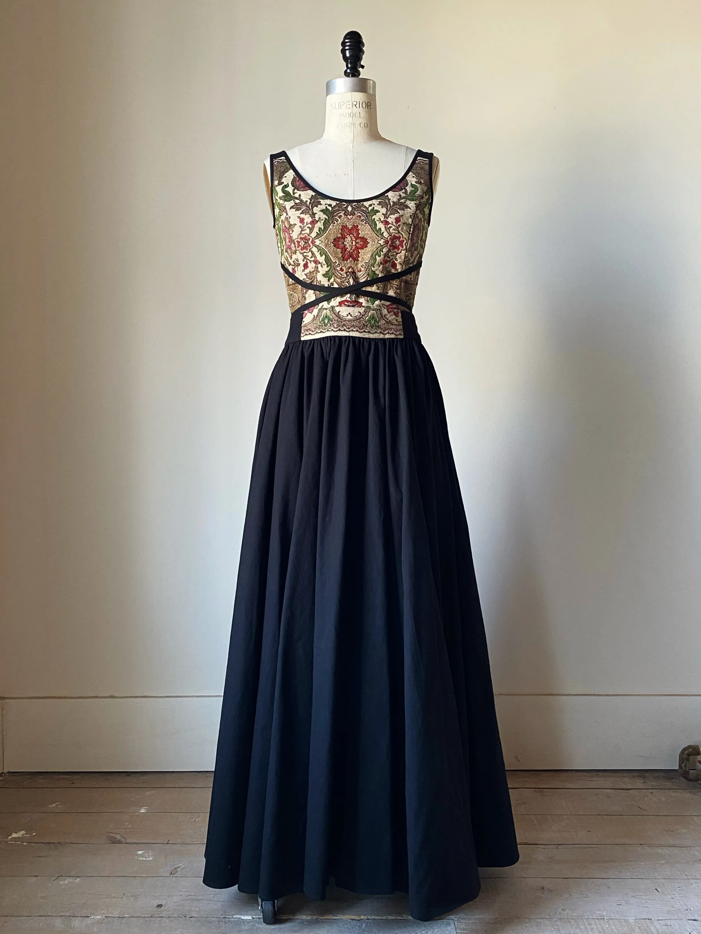 arena 15 gown #5 size extra small