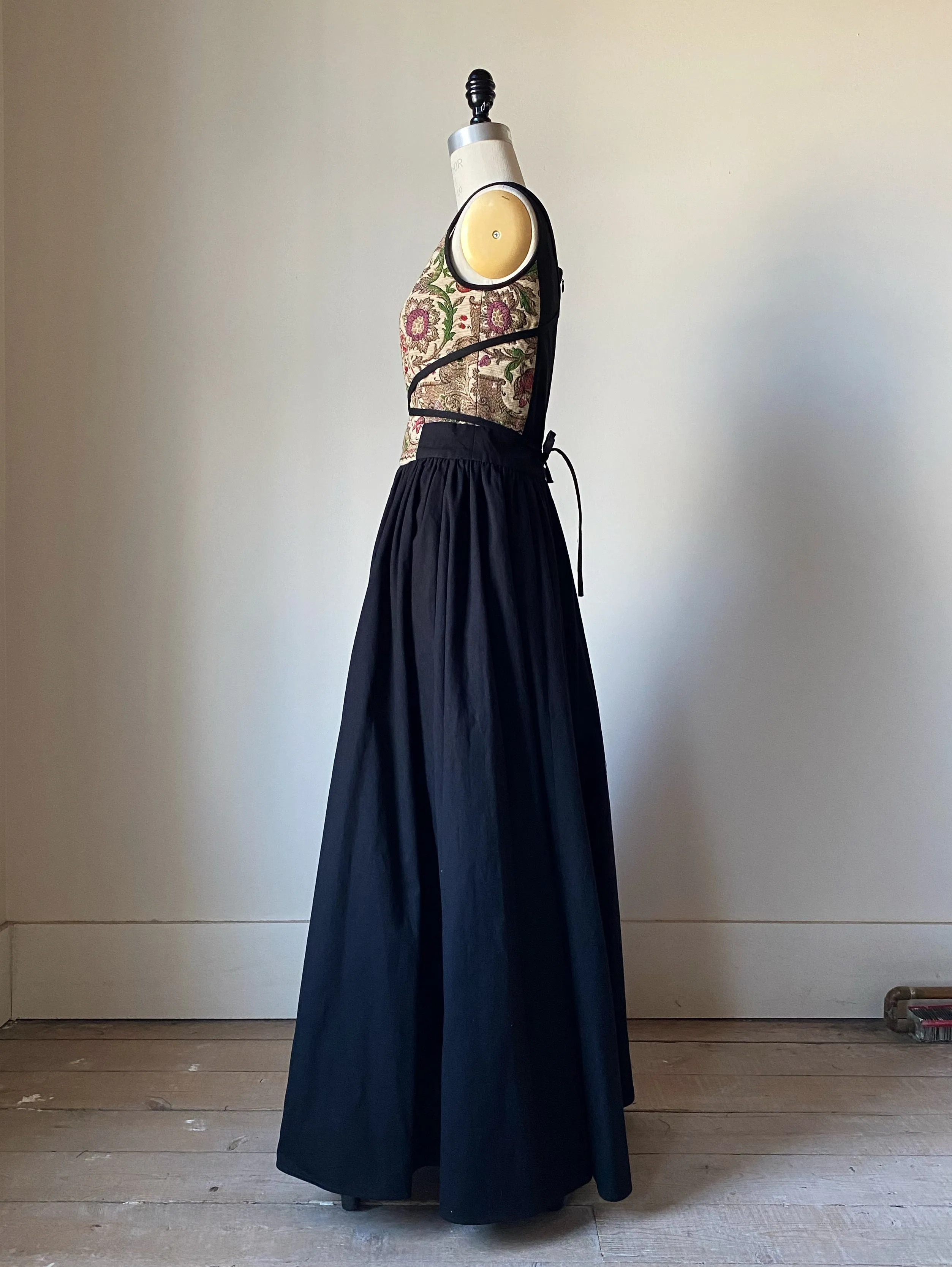 arena 15 gown #5 size extra small