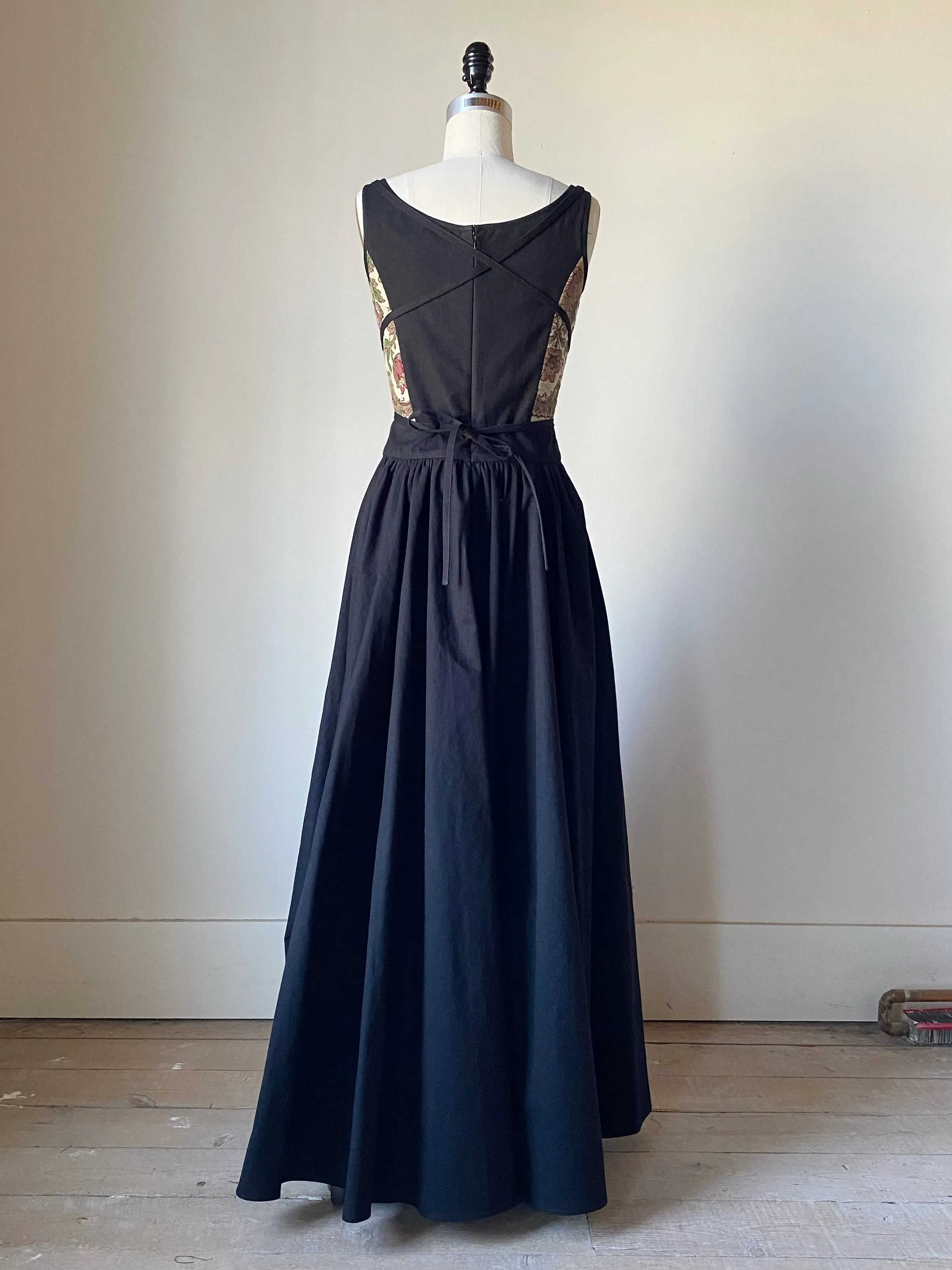 arena 15 gown #5 size extra small