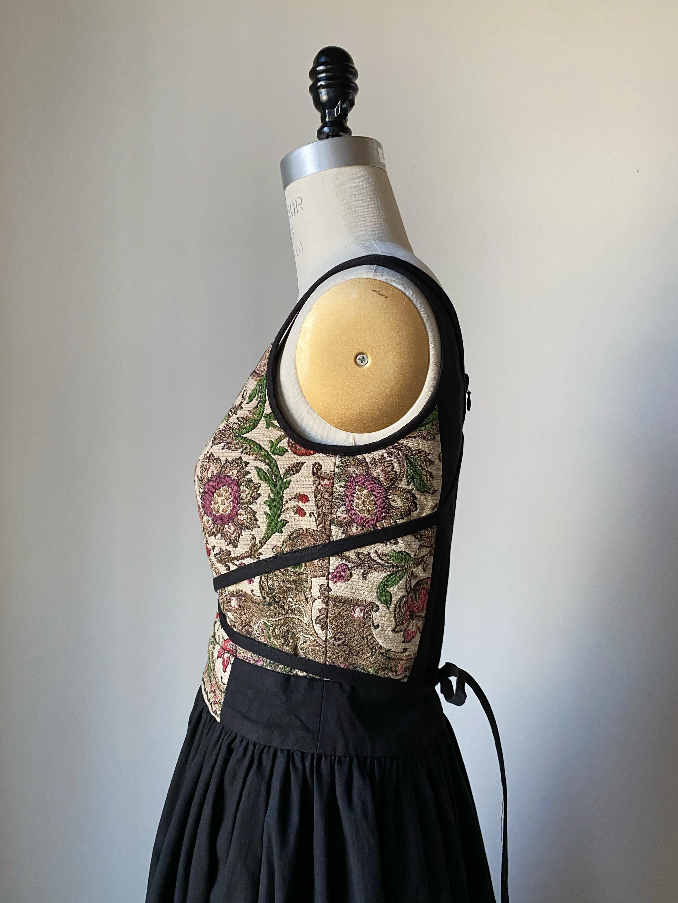 arena 15 gown #5 size extra small