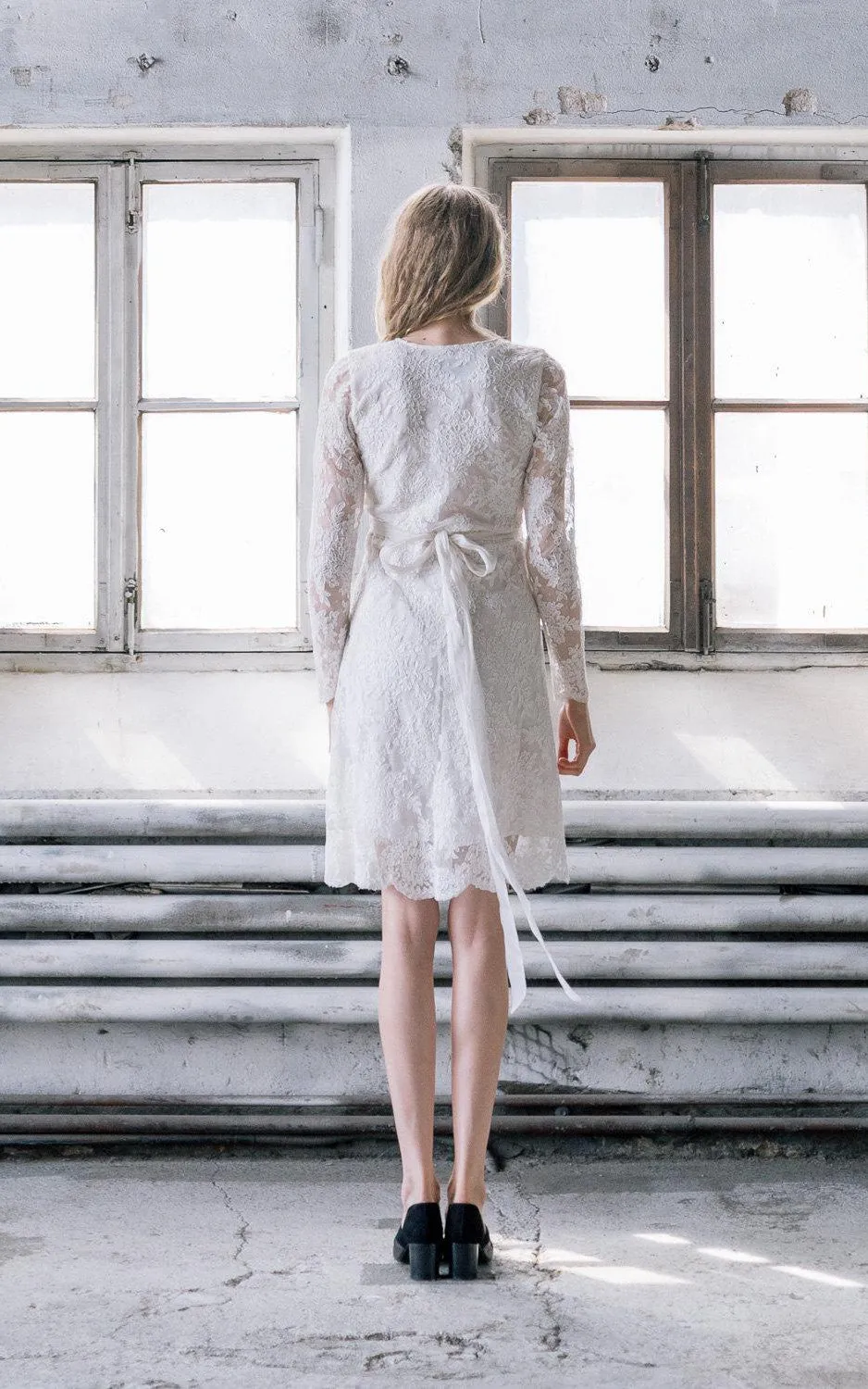 Crisscross V-Neck A-Line Long Sleeve Short Lace Dress With Back Bow - ET_711217