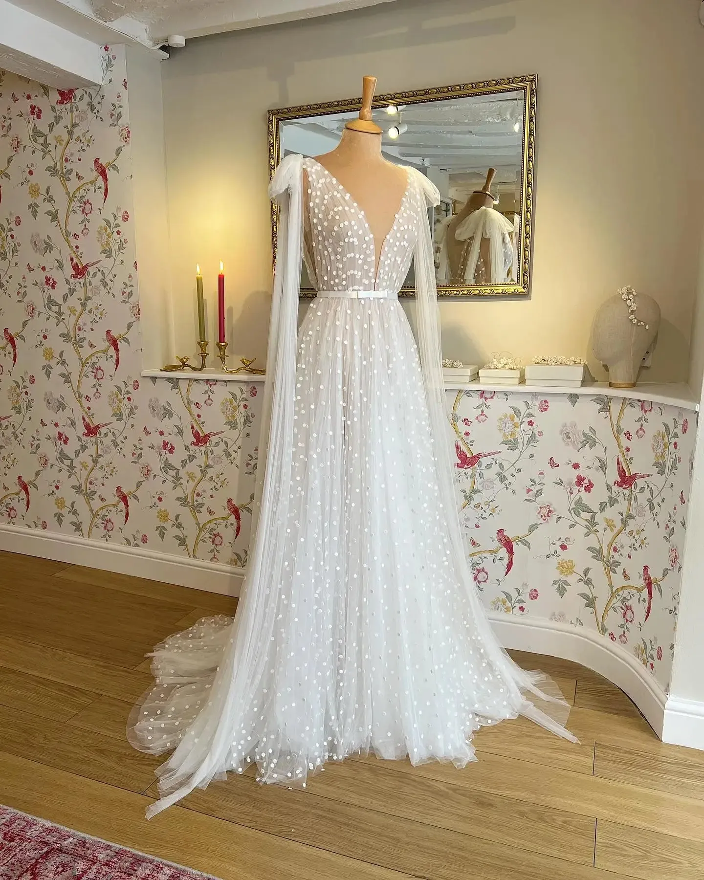 Lakshmigown A Line Wedding Dress With Cape Deep V Neck Tank Bridal Reception Gown vestido de noiva princesa