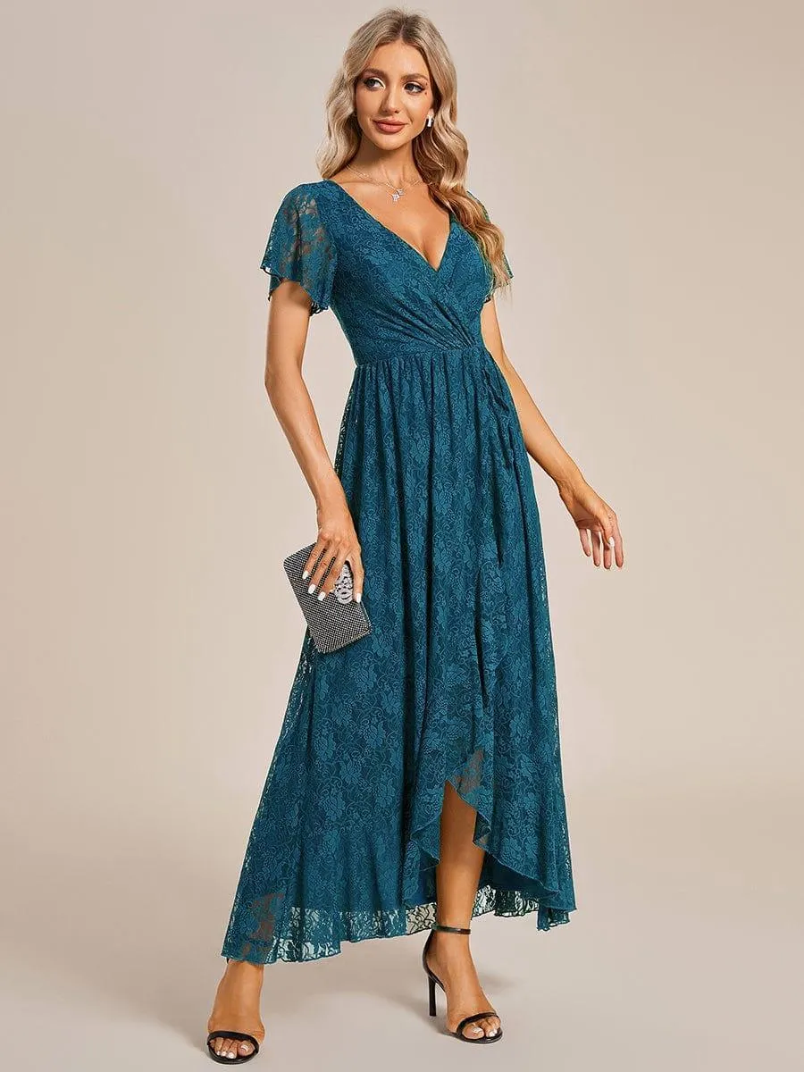 Robe de mère de la mariée formelle plissée à col en V et à volants en dentelle