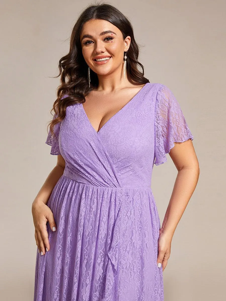 Robe de mère de la mariée formelle plissée à col en V et à volants en dentelle