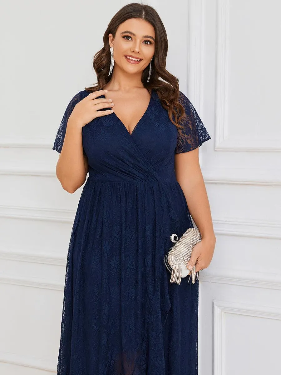 Robe de mère de la mariée formelle plissée à col en V et à volants en dentelle