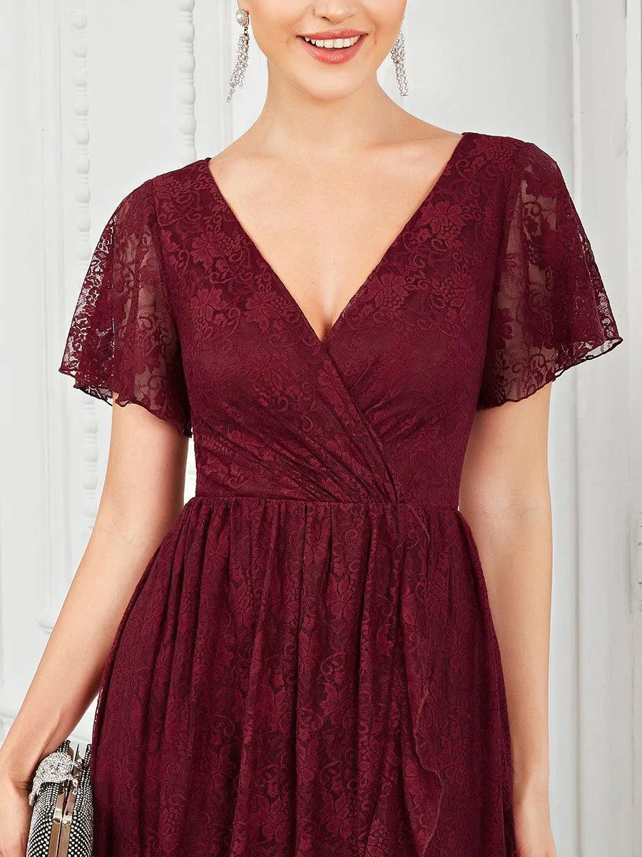 Robe de mère de la mariée formelle plissée à col en V et à volants en dentelle