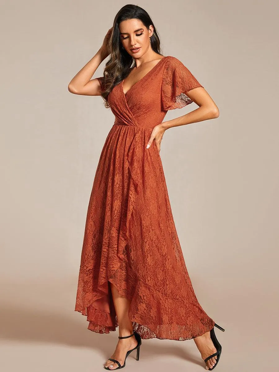 Robe de mère de la mariée formelle plissée à col en V et à volants en dentelle