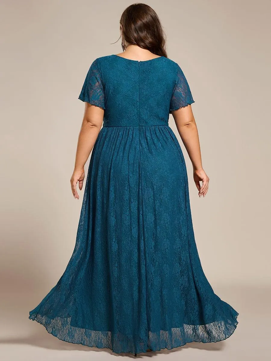 Robe de mère de la mariée formelle plissée à col en V et à volants en dentelle