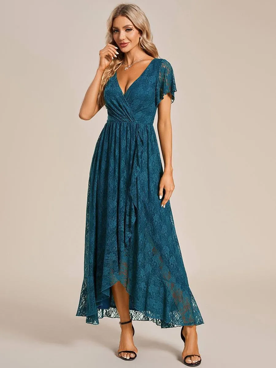 Robe de mère de la mariée formelle plissée à col en V et à volants en dentelle