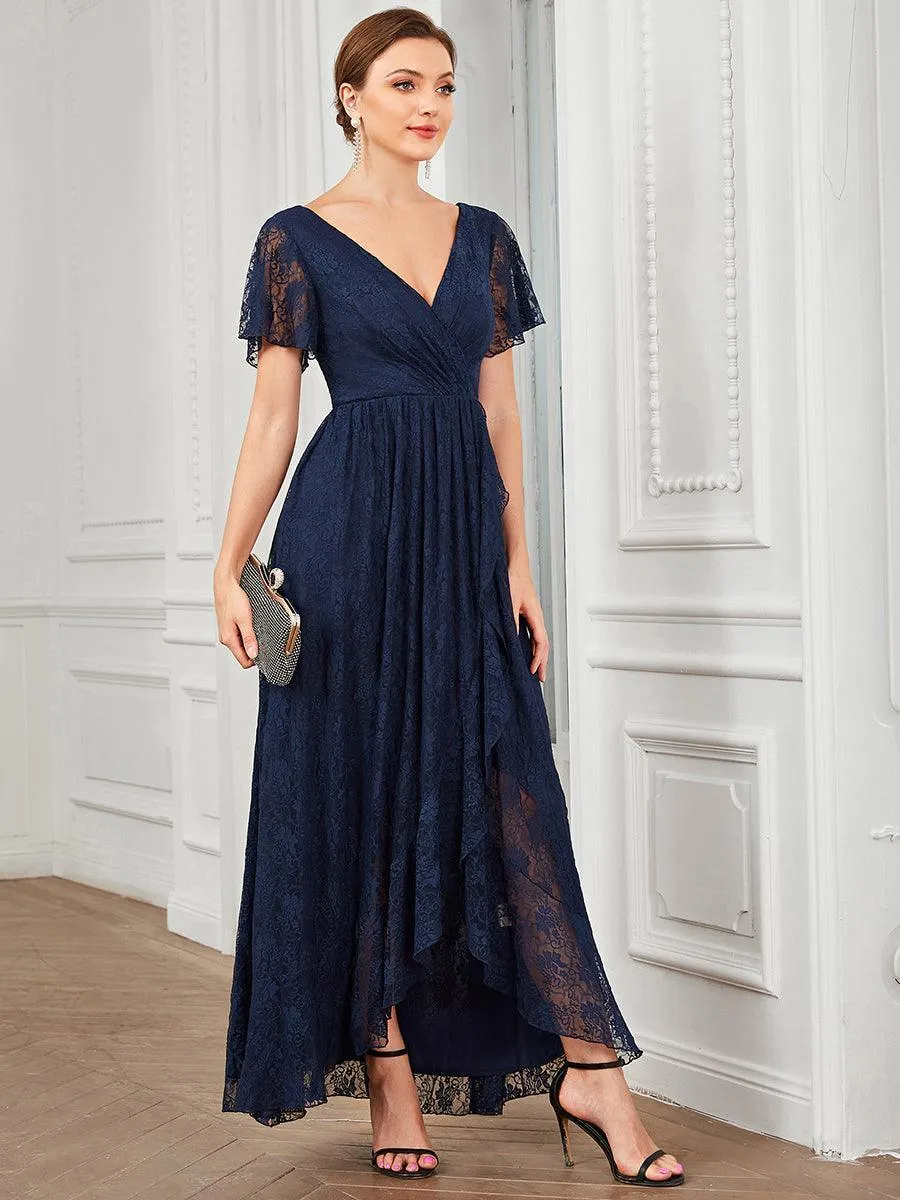 Robe de mère de la mariée formelle plissée à col en V et à volants en dentelle