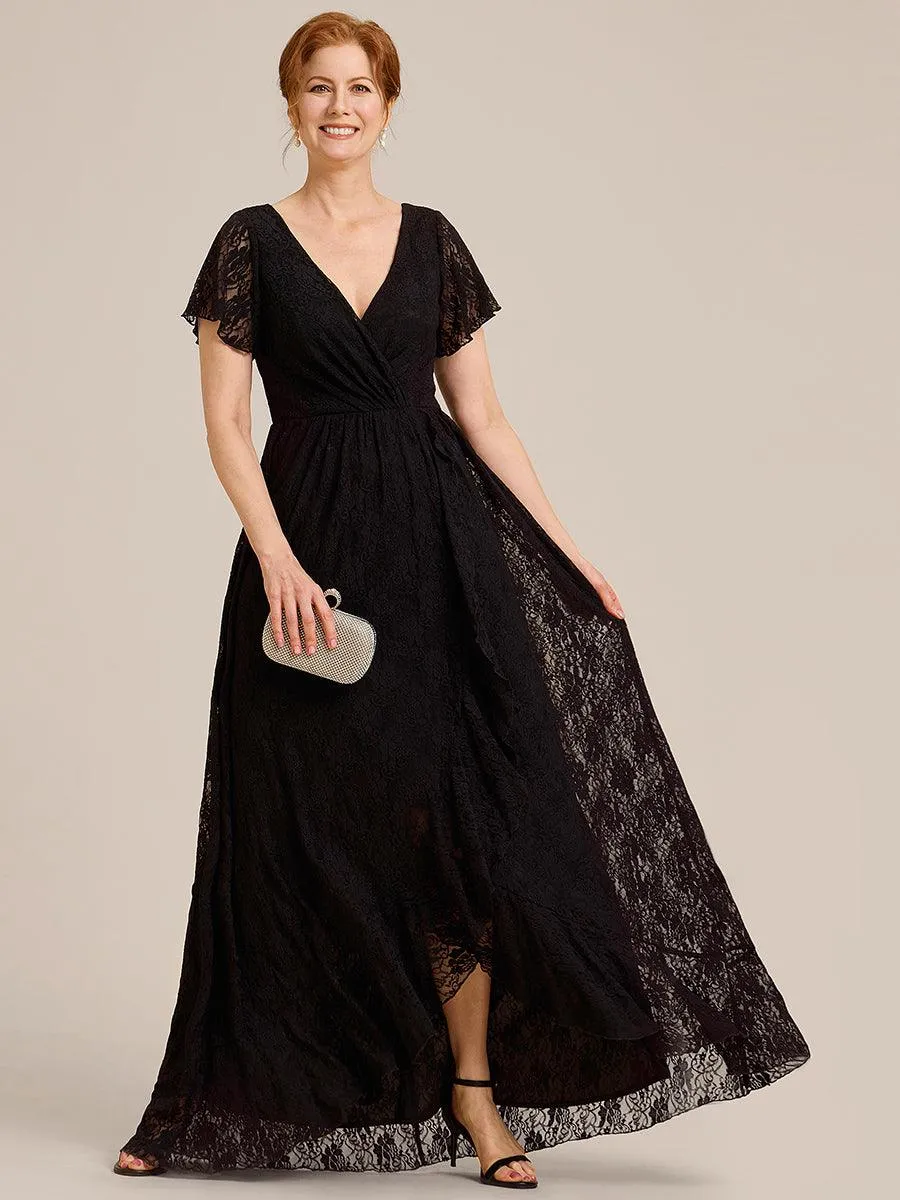 Robe de mère de la mariée formelle plissée à col en V et à volants en dentelle