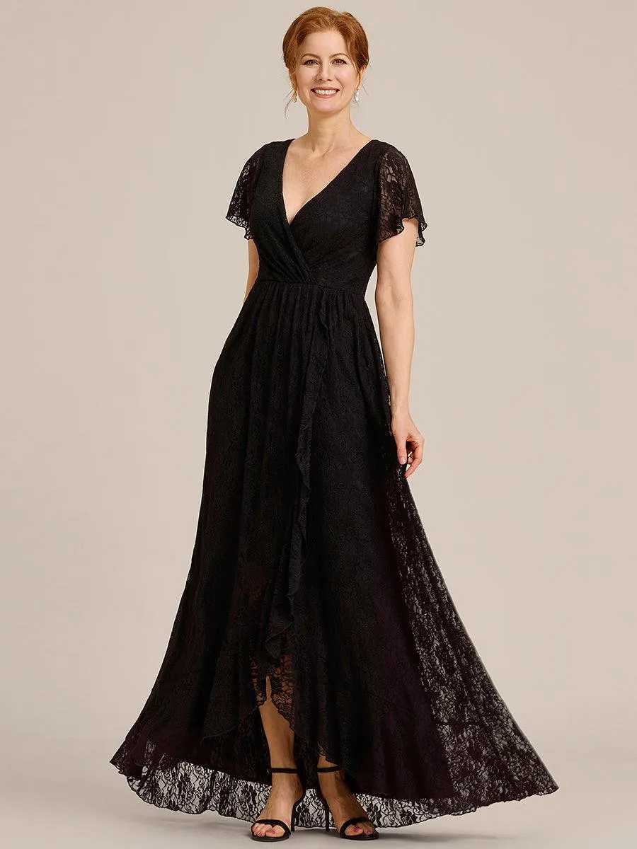 Robe de mère de la mariée formelle plissée à col en V et à volants en dentelle