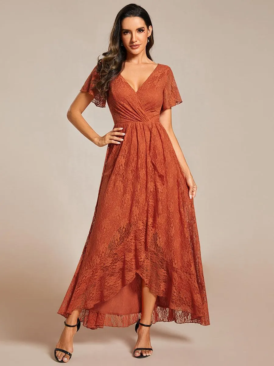Robe de mère de la mariée formelle plissée à col en V et à volants en dentelle