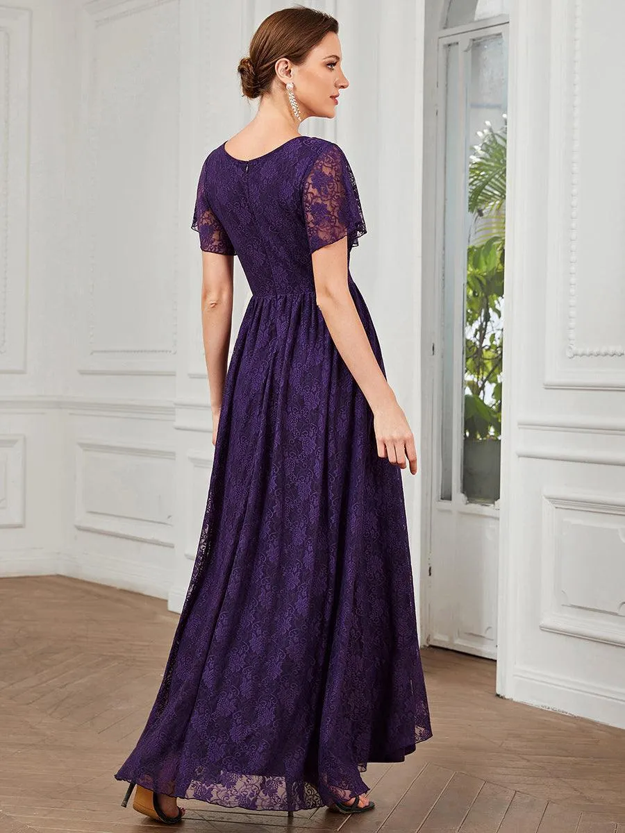 Robe de mère de la mariée formelle plissée à col en V et à volants en dentelle