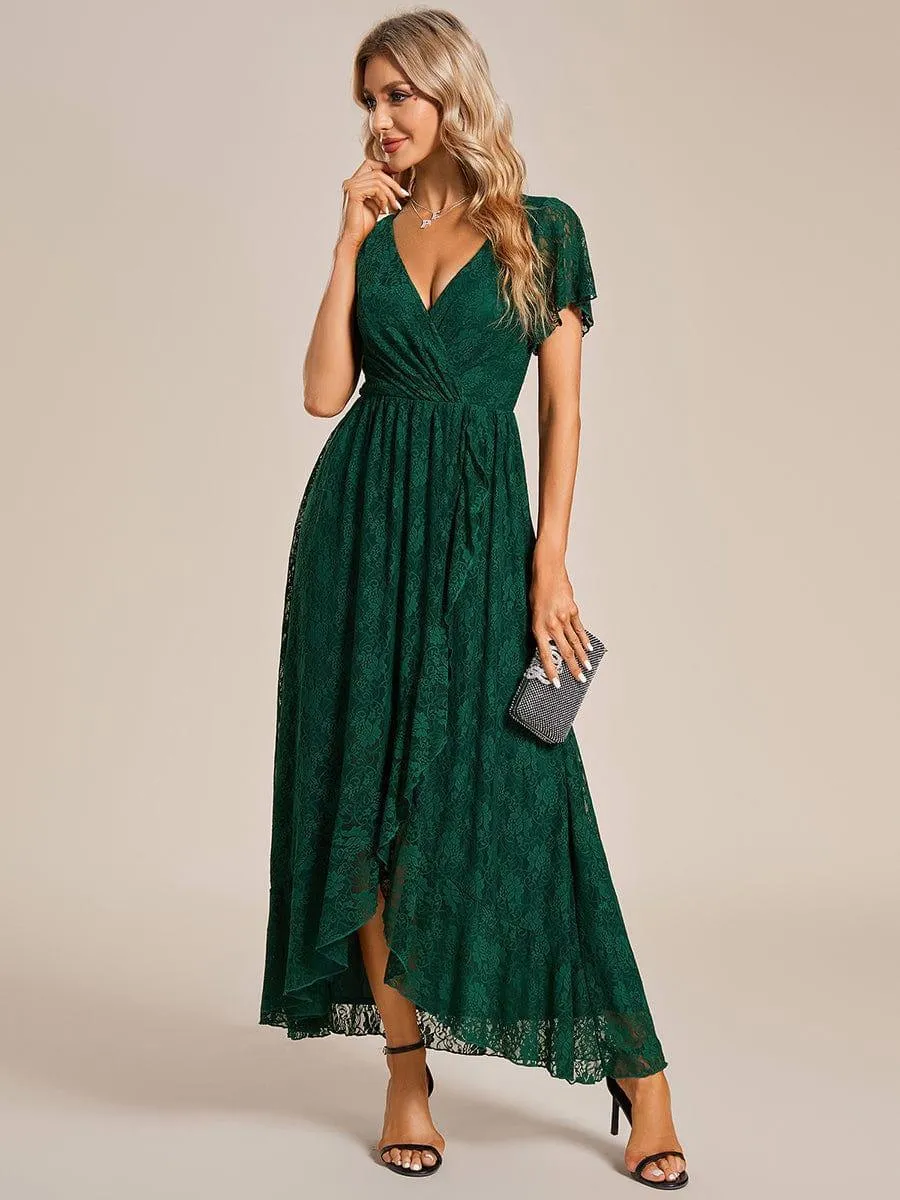 Robe de mère de la mariée formelle plissée à col en V et à volants en dentelle