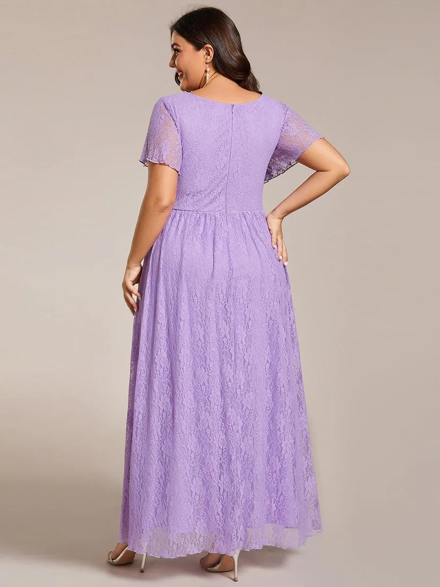 Robe de mère de la mariée formelle plissée à col en V et à volants en dentelle