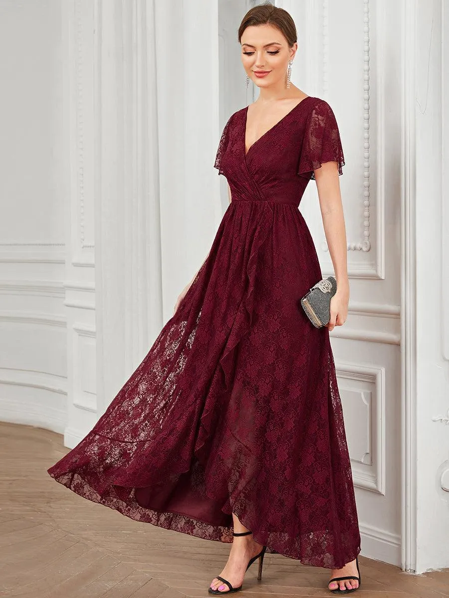 Robe de mère de la mariée formelle plissée à col en V et à volants en dentelle