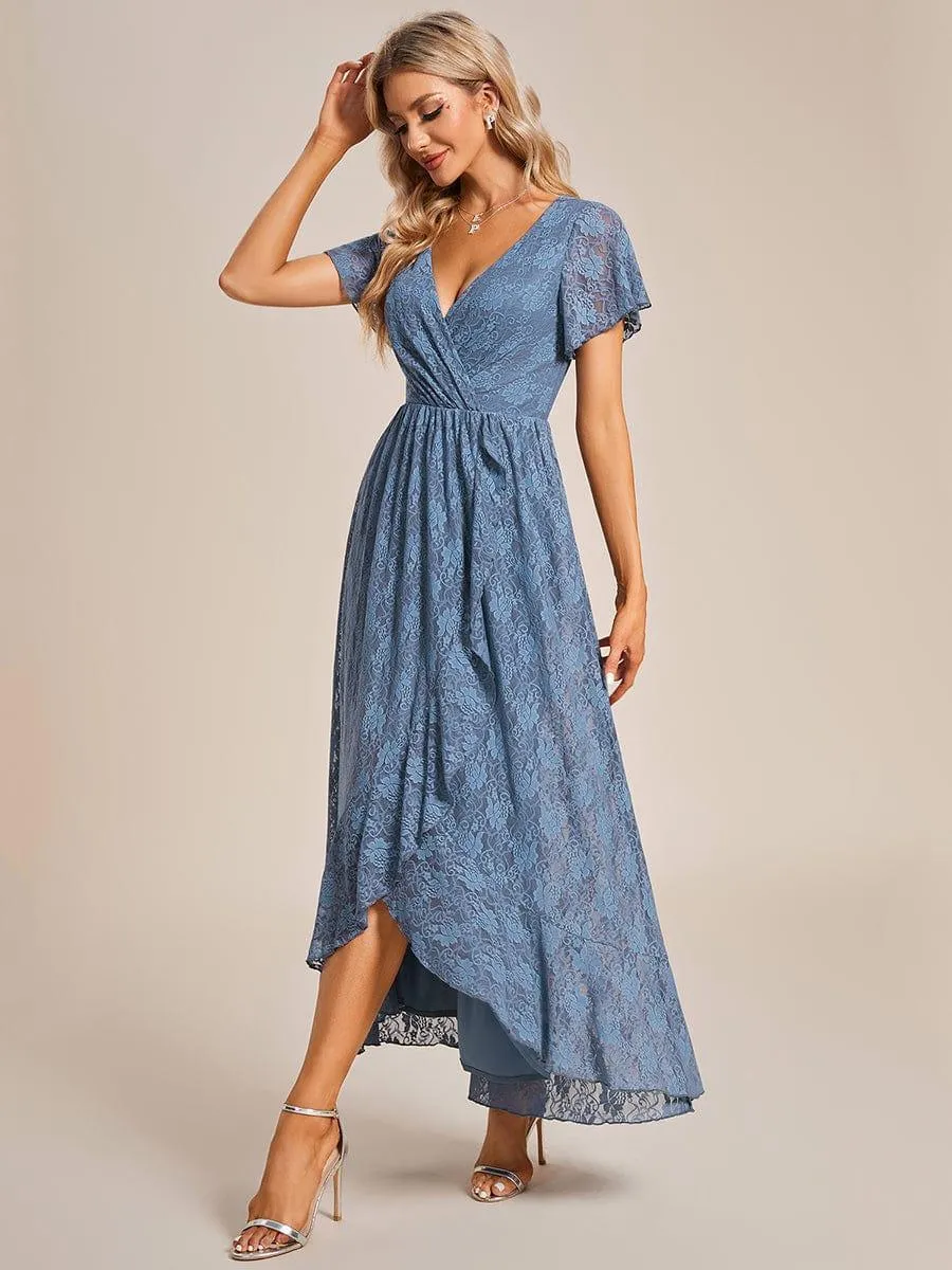 Robe de mère de la mariée formelle plissée à col en V et à volants en dentelle