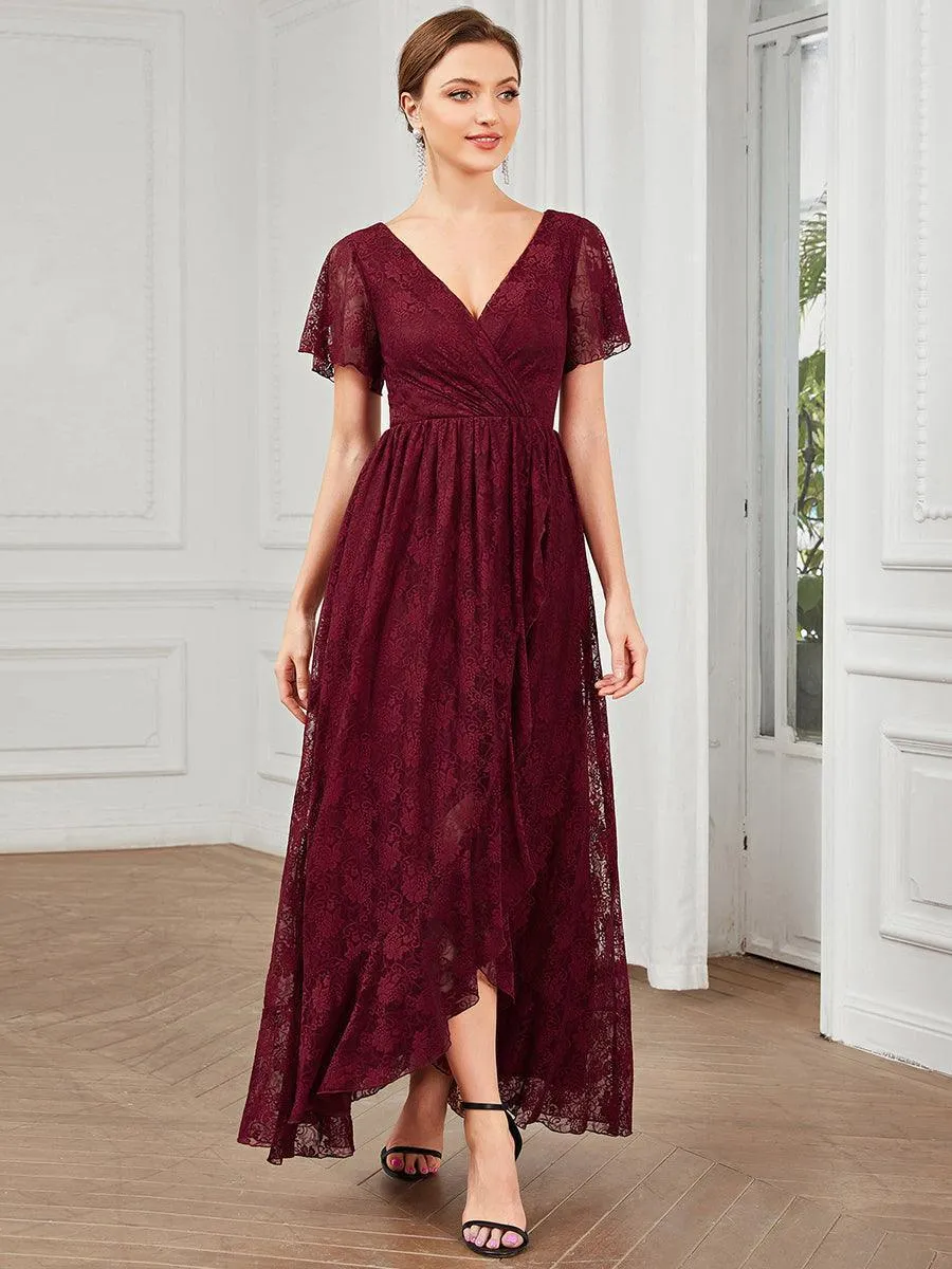 Robe de mère de la mariée formelle plissée à col en V et à volants en dentelle