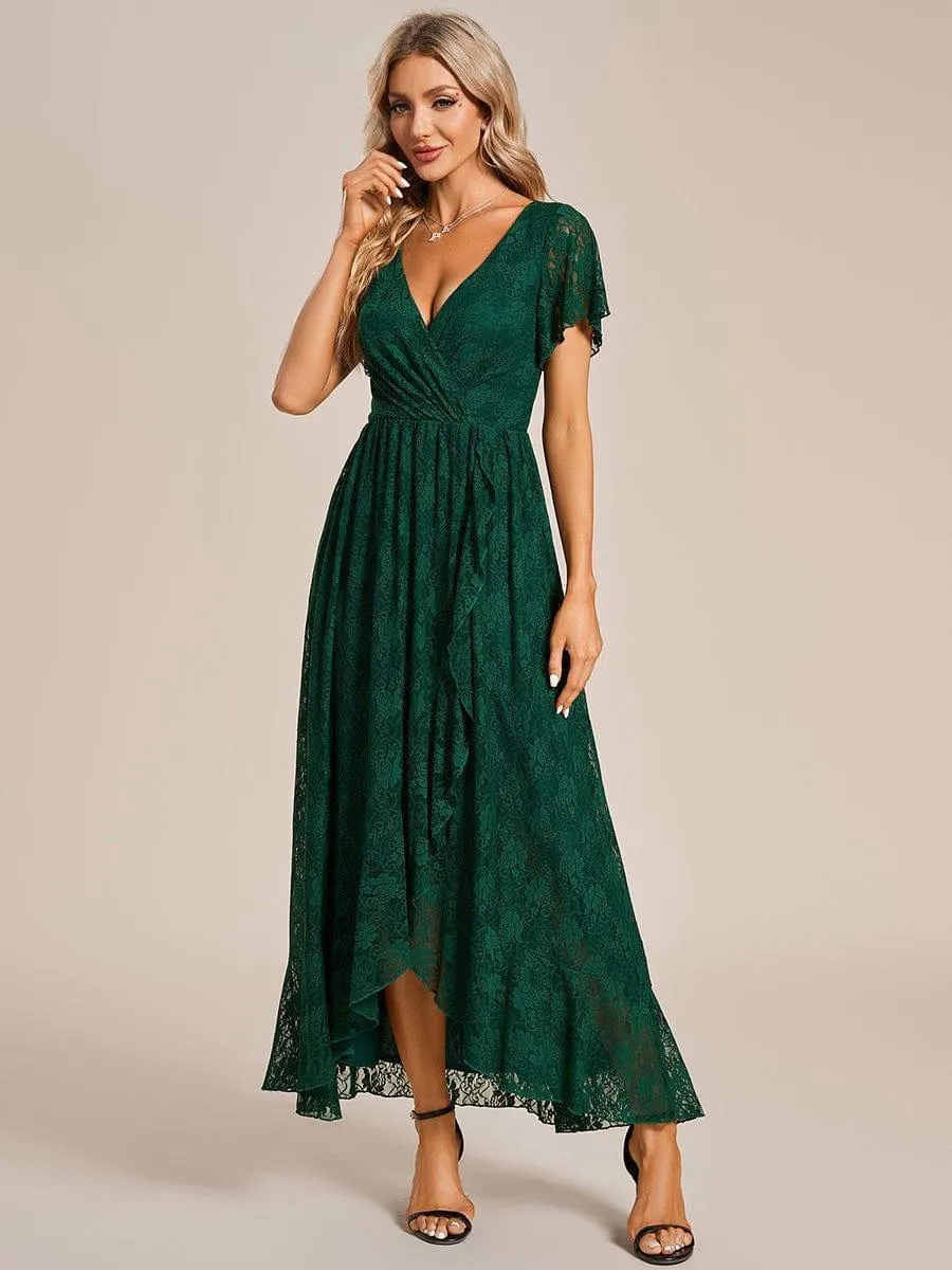 Robe de mère de la mariée formelle plissée à col en V et à volants en dentelle