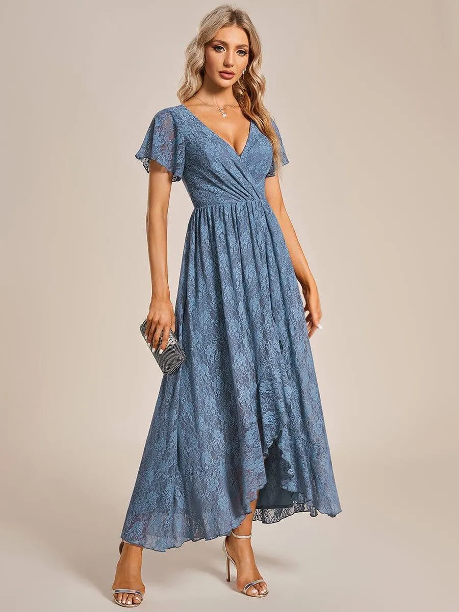 Robe de mère de la mariée formelle plissée à col en V et à volants en dentelle