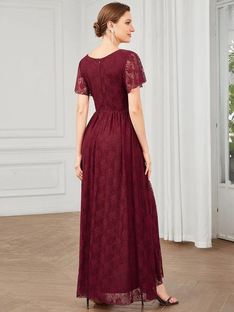 Robe de mère de la mariée formelle plissée à col en V et à volants en dentelle