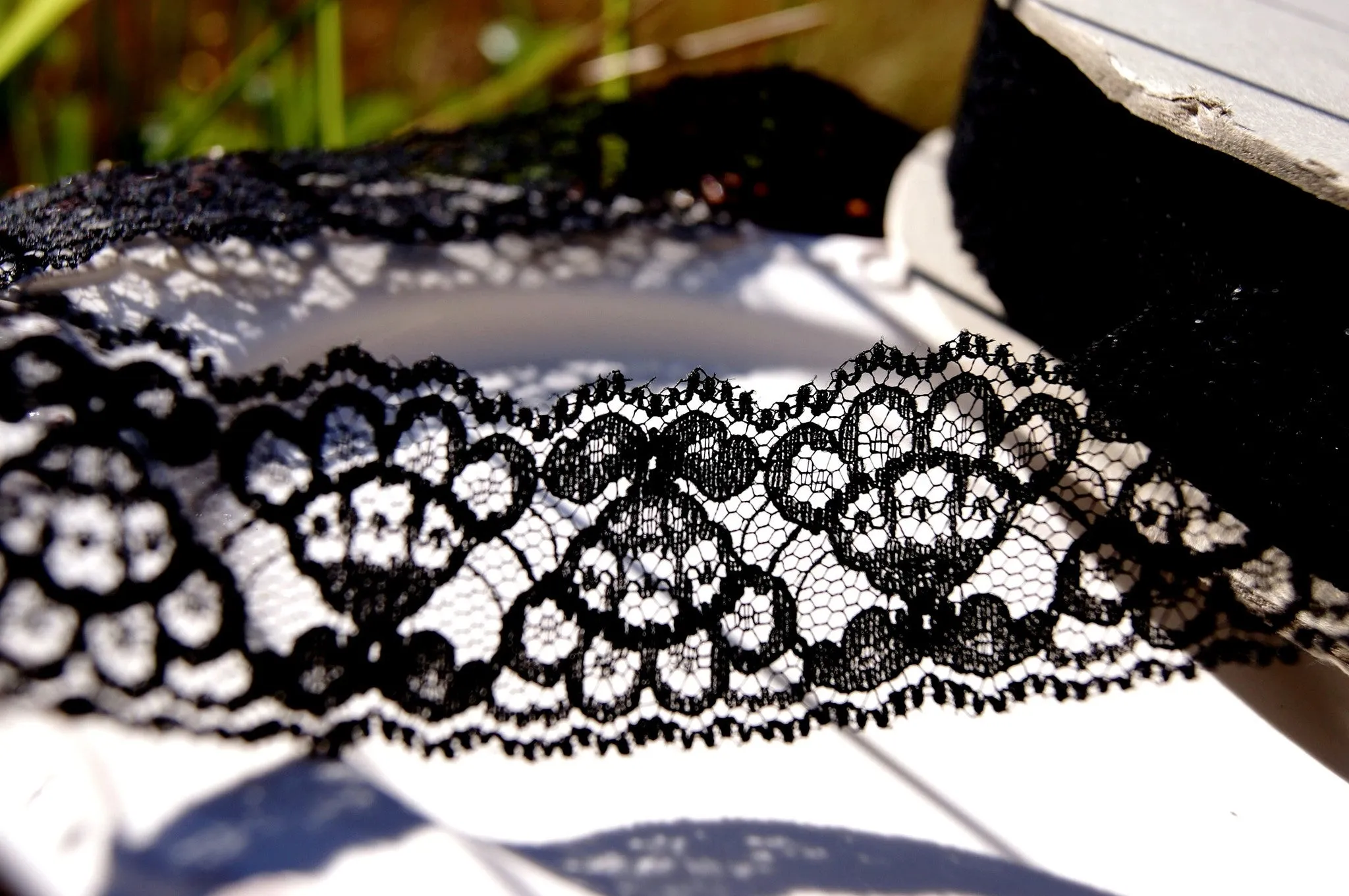 Stiff Black Fan Shaped Flower Flat Lace Trim 1⅜" wide
