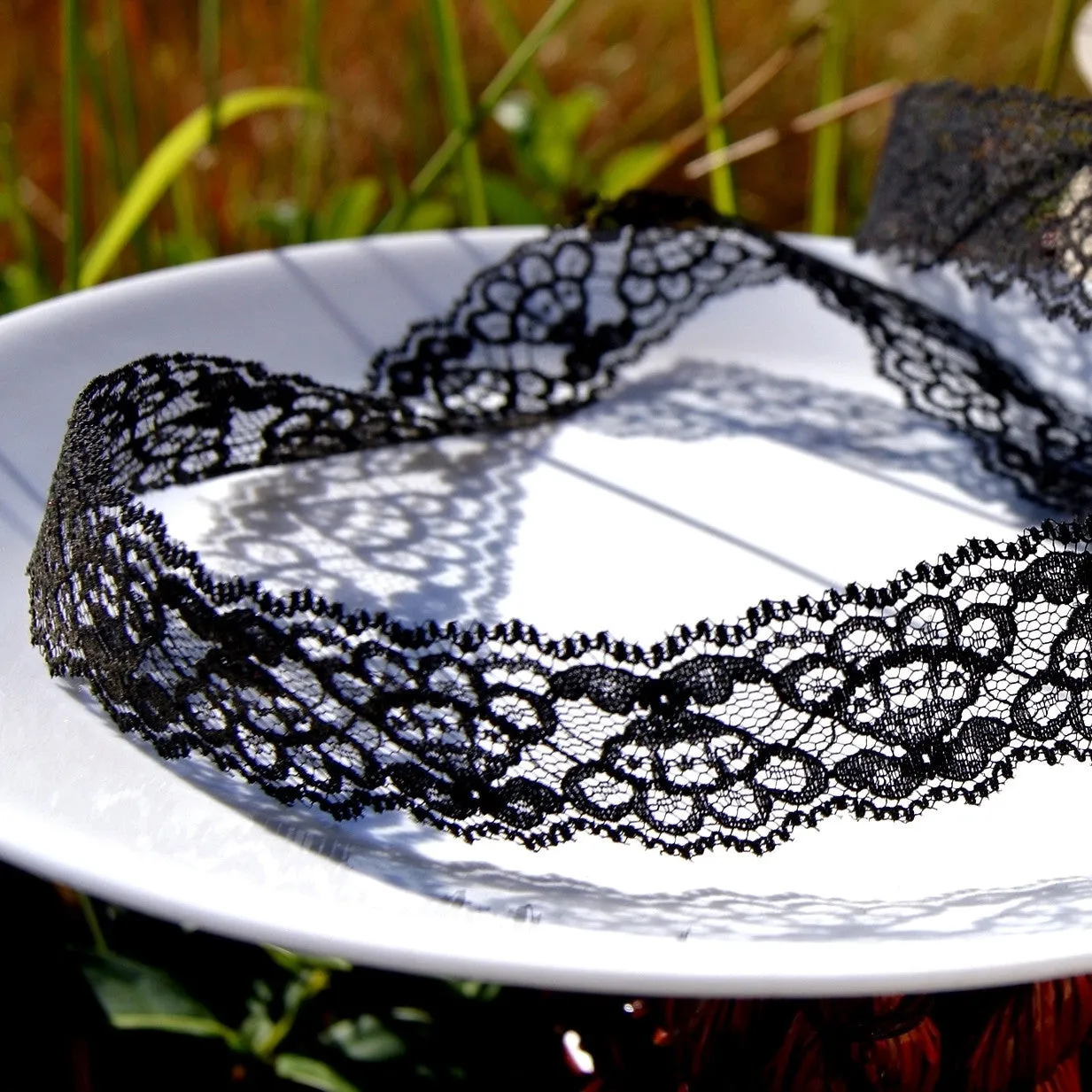 Stiff Black Fan Shaped Flower Flat Lace Trim 1⅜" wide