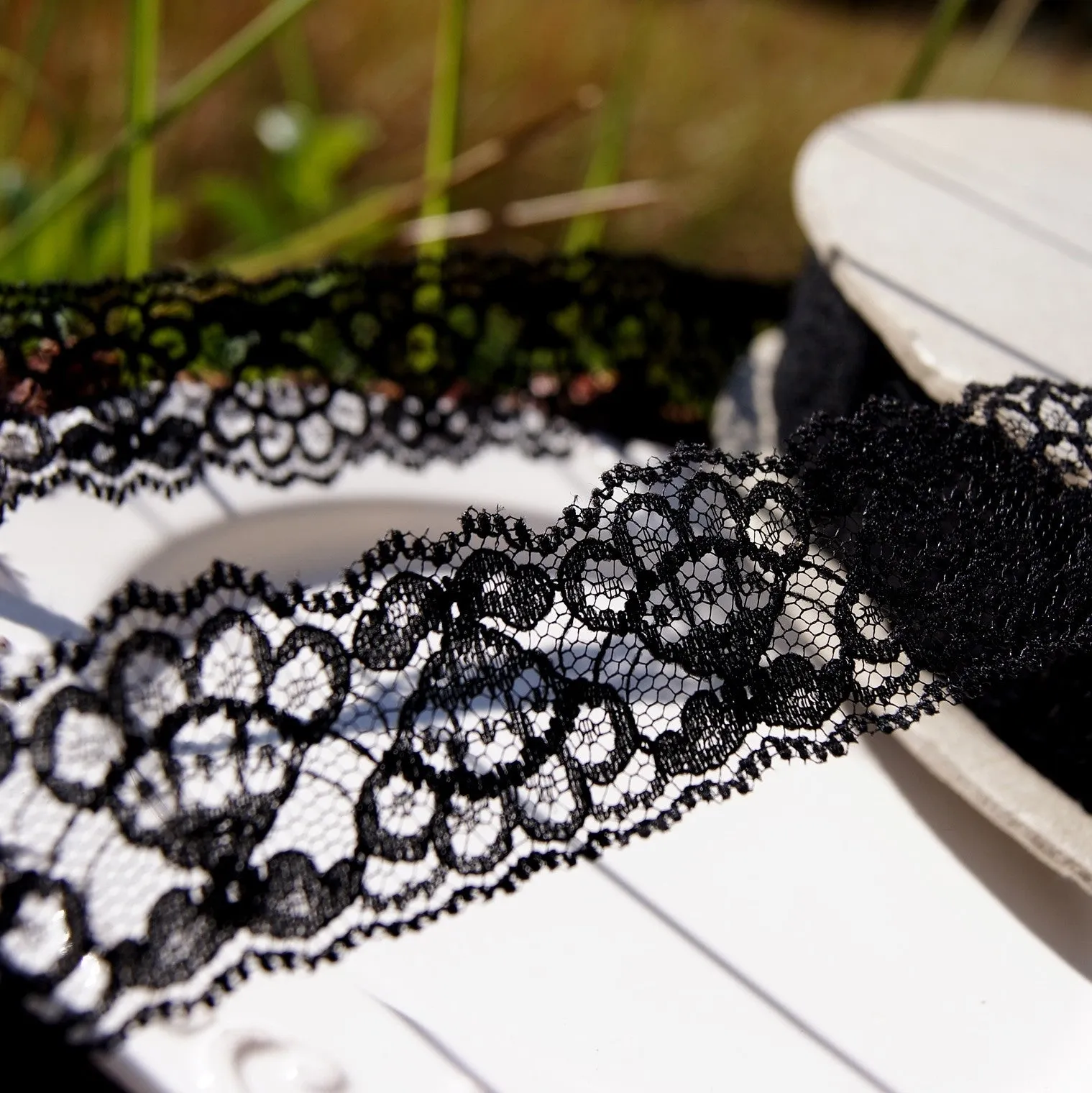 Stiff Black Fan Shaped Flower Flat Lace Trim 1⅜" wide